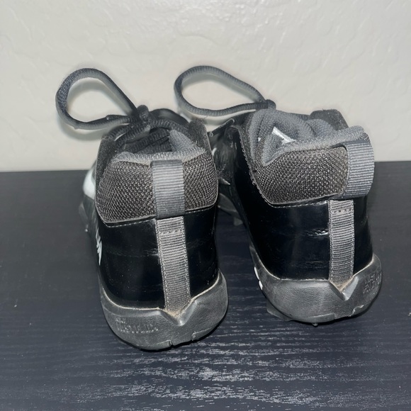 Nike Kids Cleats - Picture 3 of 3